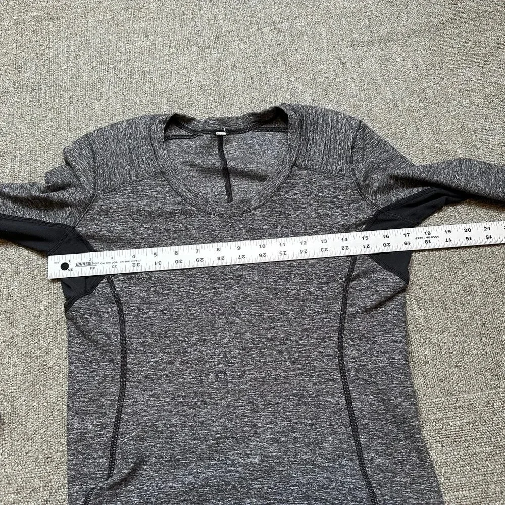 Lululemon Runner Long Sleeve in Heathered Grey w/ Reflectors Size 8